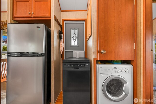 4751 Birch Bay Lynden Rd Unit 32, Blaine, WA 98230 - laundry area featuring washer / clothes dryer and cabinet space