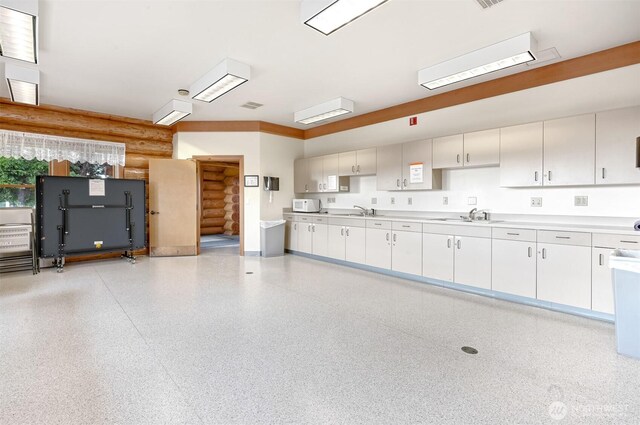 4751 Birch Bay Lynden Rd Unit 32, Blaine, WA 98230 - garage with a sink