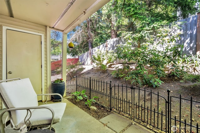 4231 NE 5th St Unit E101, Renton, WA 98059 - view of fenced backyard