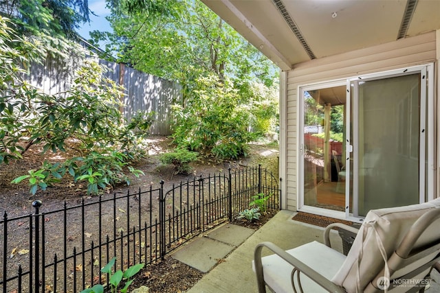 4231 NE 5th St Unit E101, Renton, WA 98059 - view of patio / terrace
