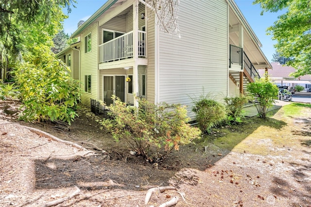 4231 NE 5th St Unit E101, Renton, WA 98059 - view of property exterior featuring a balcony