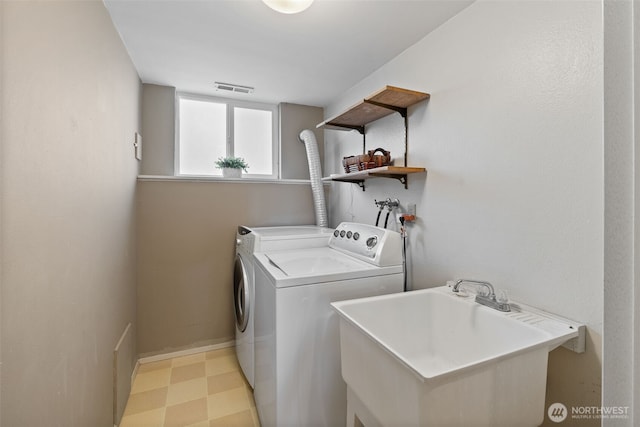 3435 34th Ave W, Seattle, WA 98199 - laundry area featuring washing machine and dryer and light flooring