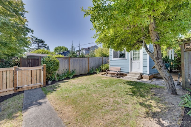 3435 34th Ave W, Seattle, WA 98199 - view of yard featuring entry steps