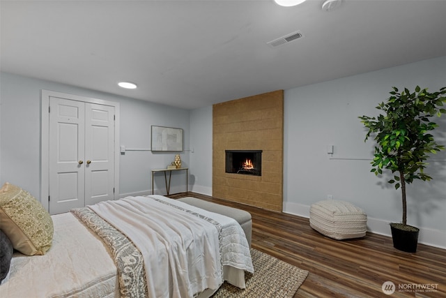 1716 N 125th St, Seattle, WA 98133 - bedroom featuring dark wood-style floors, a fireplace, and a closet