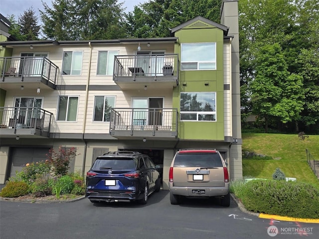 31500 33rd Pl SW Unit H101, Federal Way, WA 98023 - view of property featuring a garage and driveway