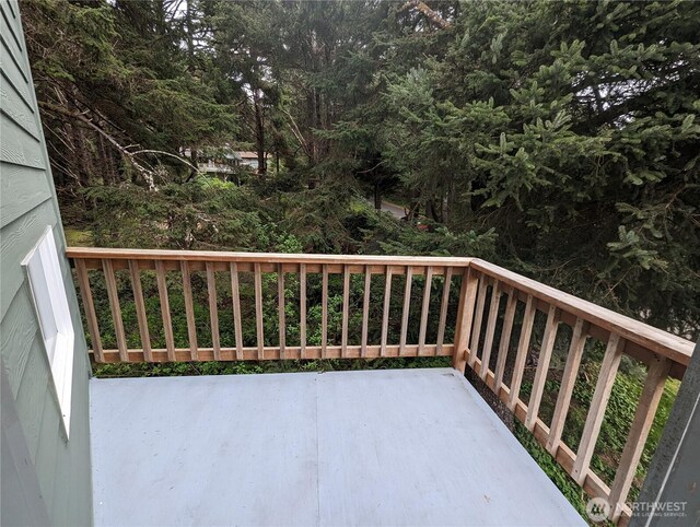 24 Nancy Ln, Copalis Beach, WA 98535 - wooden deck featuring a patio