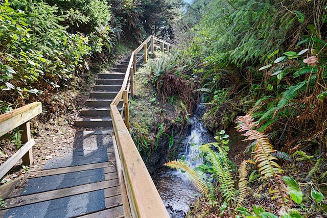 24 Nancy Ln, Copalis Beach, WA 98535 - view of staircase