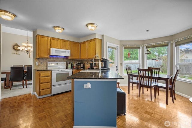 972 Rose Pl, Buckley, WA 98321 - kitchen with white appliances, a sink, a chandelier, and plenty of natural light