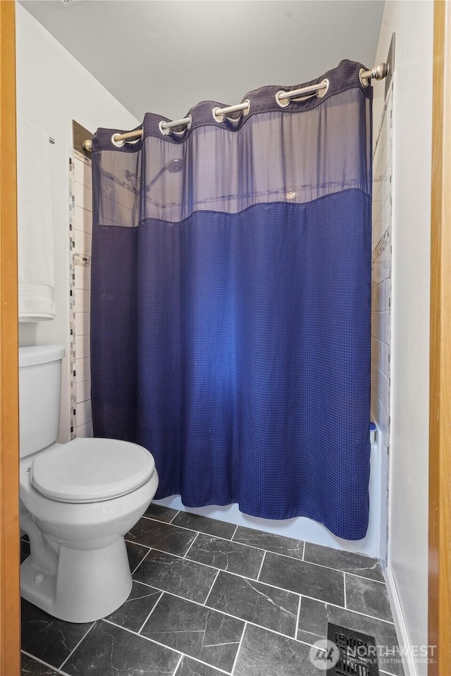 972 Rose Pl, Buckley, WA 98321 - bathroom with toilet and shower / bathtub combination with curtain