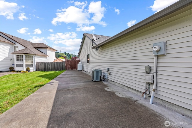 2321 52nd Ave, Longview, WA 98632 - view of side of home with cooling unit and a patio