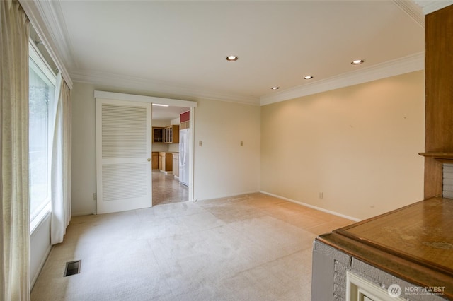 809 N K St, Aberdeen, WA 98520 - unfurnished living room with plenty of natural light, light carpet, ornamental molding, recessed lighting, and baseboards