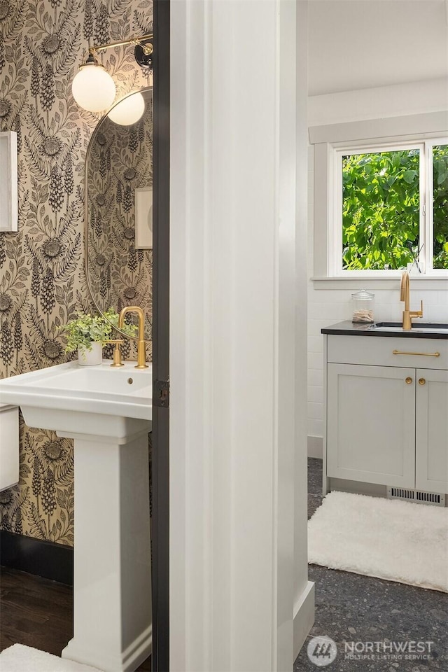 6006 SE 30th St, Mercer Island, WA 98040 - bathroom featuring a sink and wallpapered walls