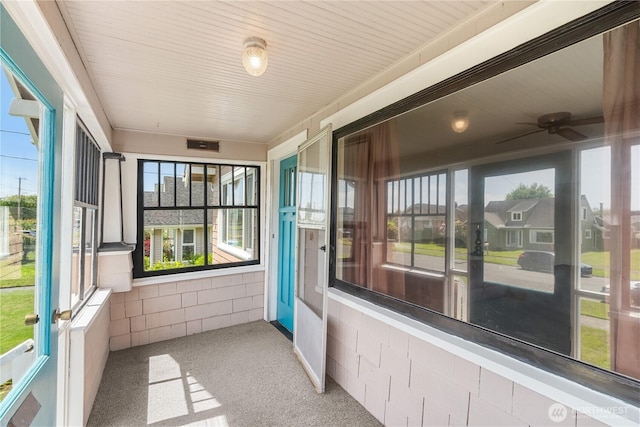 504 W 4th St, Aberdeen, WA 98520 - unfurnished sunroom featuring ceiling fan