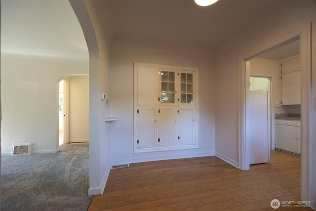 1030 N Clinton St, Walla Walla, WA 99362 - entryway featuring arched walkways, baseboards, and wood finished floors