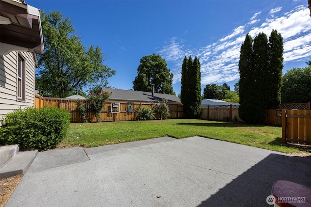 1030 N Clinton St, Walla Walla, WA 99362 - view of yard with a patio area