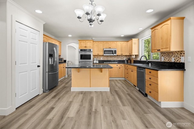 13901 Cedar Ct, Sultan, WA 98294 - kitchen featuring stainless steel appliances, a sink, light wood-style flooring, a chandelier, and a center island