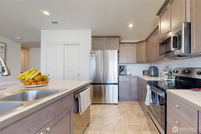 7 Patty Cir, Milton-Freewater, OR 97862 - kitchen with stainless steel appliances, light countertops, decorative backsplash, a sink, and recessed lighting