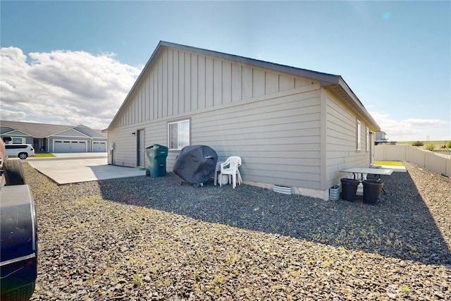 7 Patty Cir, Milton-Freewater, OR 97862 - view of side of home featuring board and batten siding and crawl space