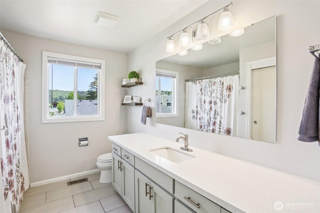 6413 152nd Ave E, Sumner, WA 98390 - full bathroom featuring vanity, toilet, baseboards, and a shower with curtain