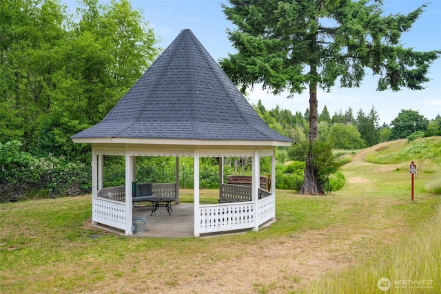 716 Dennis St SE Unit 93, Tumwater, WA 98501 - surrounding community with a gazebo, a yard, and a patio
