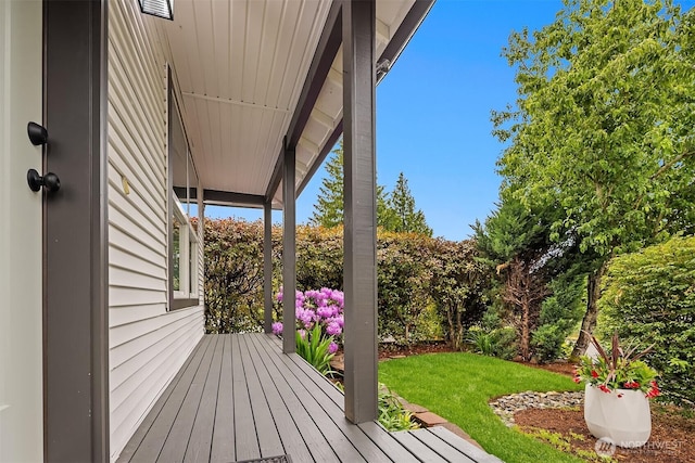 2515 Summit Ave, Everett, WA 98201 - wooden terrace with a yard