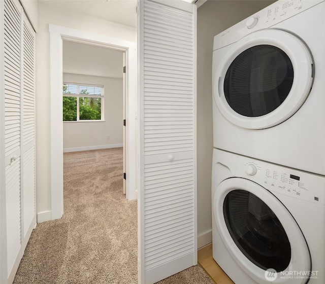 2515 Summit Ave, Everett, WA 98201 - laundry area featuring estacked washer and dryer, light carpet, and baseboards