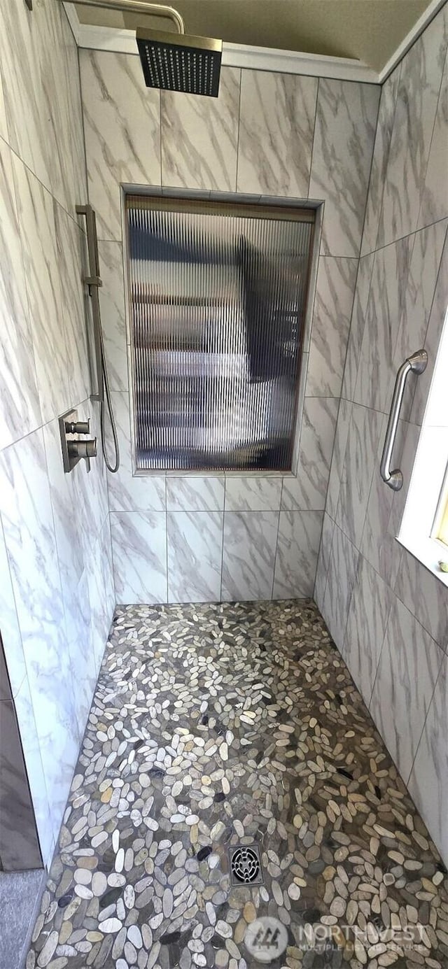 8145 Chehalis Rd, Blaine, WA 98230 - bathroom view of tiled shower