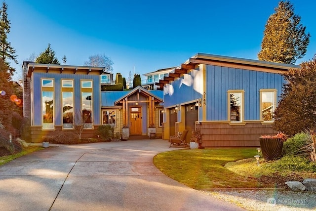 8145 Chehalis Rd, Blaine, WA 98230 - view of front of house with a front yard and driveway