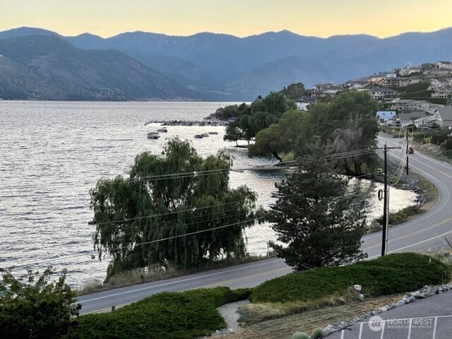 304 Sr 150 Unit 1A, Chelan, WA 98816 - view of mountain backdrop featuring a large body of water