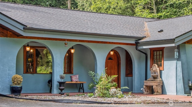 70 Cole Ave, Port Townsend, WA 98368 - doorway to property with a shingled roof, stucco siding, and a porch
