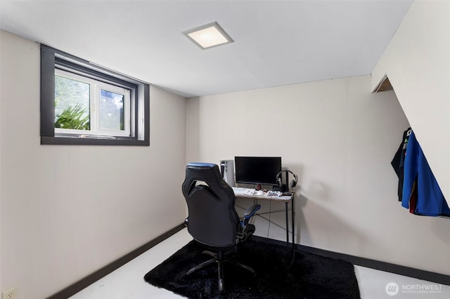 1010 Tacoma Ave, Port Orchard, WA 98366 - office space featuring baseboards