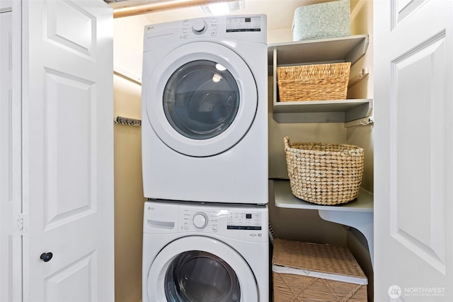 1747 Parade Grounds Ave NE, Bainbridge Island, WA 98110 - laundry area with stacked washer and clothes dryer