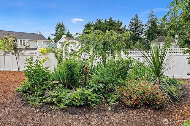 1747 Parade Grounds Ave NE, Bainbridge Island, WA 98110 - view of yard