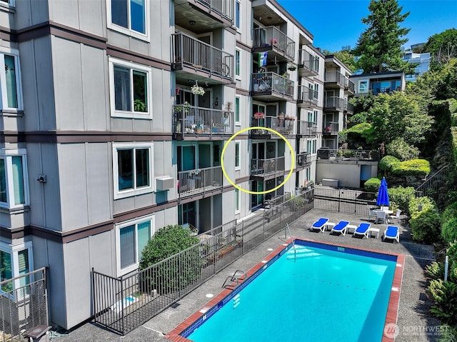 2253 Gilman Dr W Unit 207, Seattle, WA 98119 - view of community pool