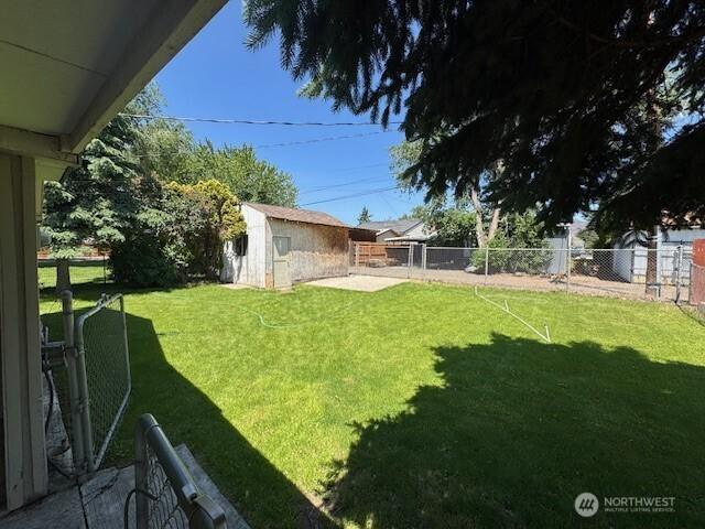 1008 Tieton Ave, Tieton, WA 98947 - photo 13