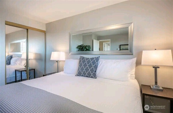 7530 Birch Bay Dr Unit 206, Blaine, WA 98230 - bedroom with a closet