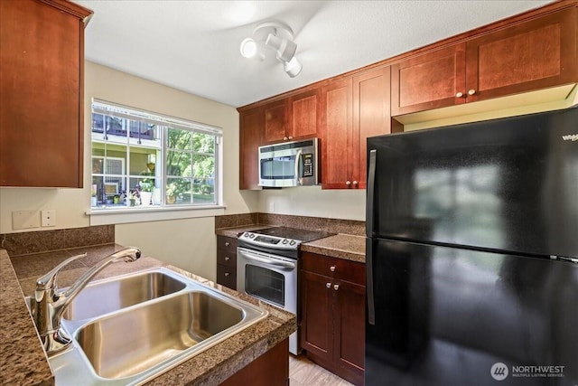 1822S 284th Ln Unit D-104, Federal Way, WA 98003 - kitchen with stainless steel appliances, a sink, and dark countertops