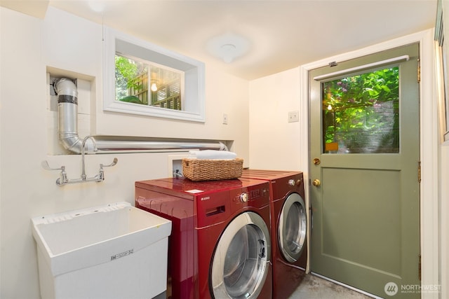 7008 25th Ave NE, Seattle, WA 98115 - laundry room featuring separate washer and dryer