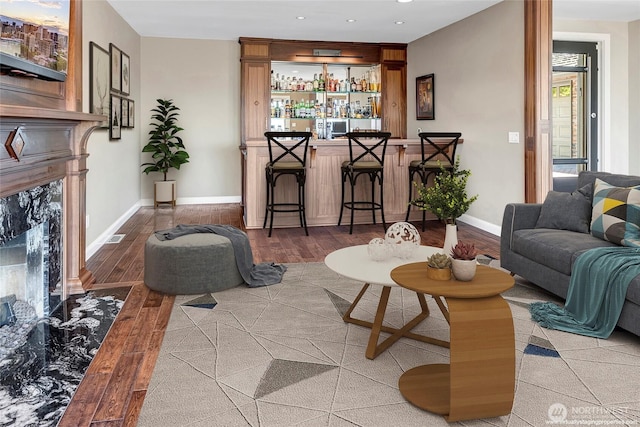 926 Olympic Ave, Edmonds, WA 98020 - living room featuring a fireplace, bar area, wood finished floors, and recessed lighting