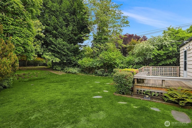 6522 42nd Ave NE, Seattle, WA 98115 - view of grassy yard featuring a deck