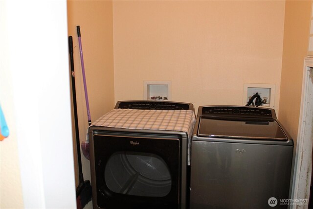 153 NW Quincy Pl, Soap Lake, WA 98851 - washroom featuring washer and clothes dryer