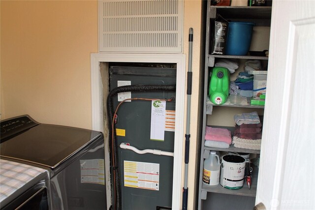 153 NW Quincy Pl, Soap Lake, WA 98851 - utilities with washing machine and dryer