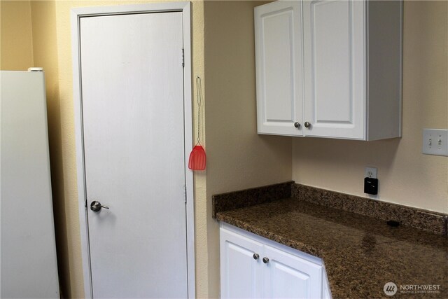 153 NW Quincy Pl, Soap Lake, WA 98851 - kitchen with dark countertops and white cabinetry