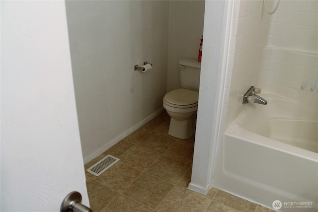 153 NW Quincy Pl, Soap Lake, WA 98851 - full bathroom featuring toilet and tub / shower combination