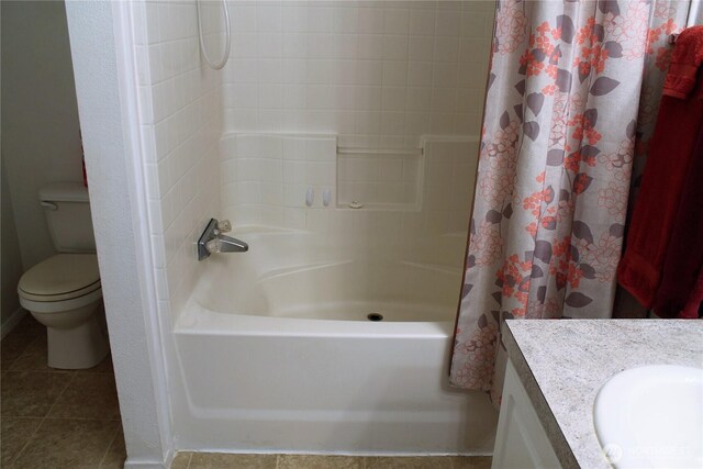 153 NW Quincy Pl, Soap Lake, WA 98851 - bathroom featuring toilet, shower / bathtub combination with curtain, vanity, and tile patterned flooring