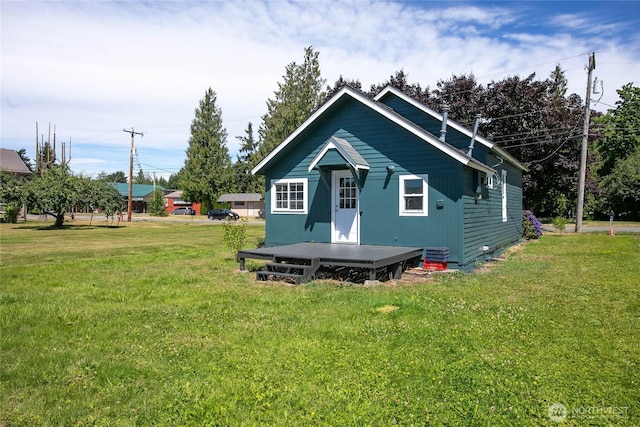 131 Columbia St, Sumas, WA 98295 - back of house featuring a yard