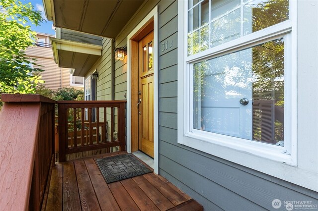 31 Etruria St Unit B, Seattle, WA 98109 - doorway to property featuring a porch