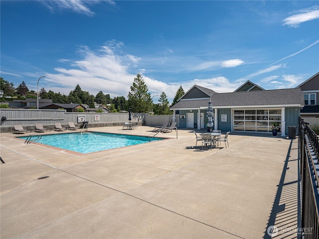 2452 NW Columbia Ave Unit 25, East Wenatchee, WA 98802 - community pool with a patio area