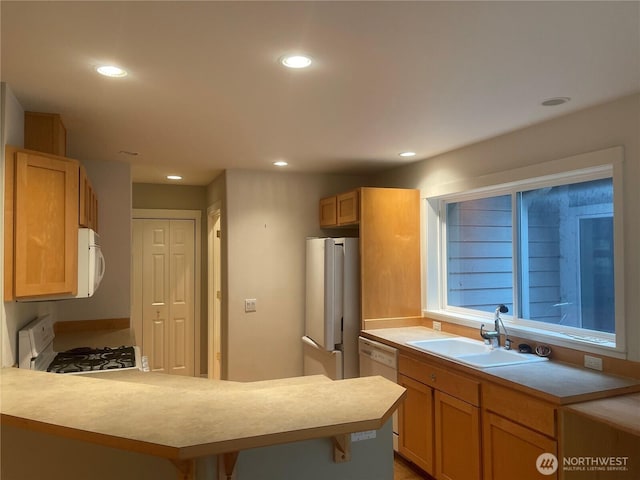 528 Chinook Way, Friday Harbor, WA 98250 - kitchen with white appliances, recessed lighting, light countertops, a peninsula, and a breakfast bar