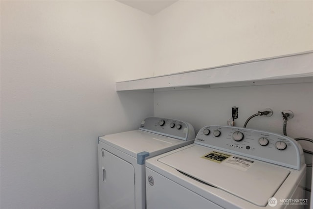1702 C St SE, Auburn, WA 98002 - laundry area featuring washer and clothes dryer